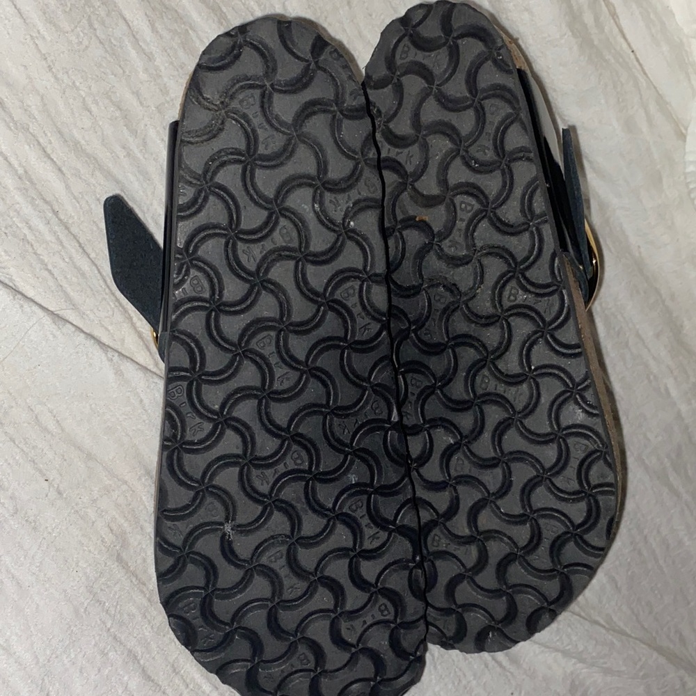 Birkenstock

Gizeh Big Buckle High Shine Sandals - Picture 8 of 8